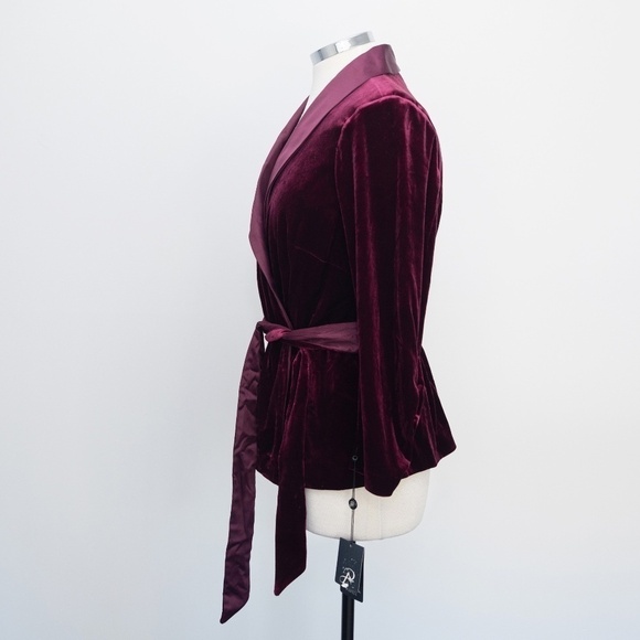 Adrianna Papell. Velvet Satin Lapel Tuxedo Jacket. - Picture 7 of 12
